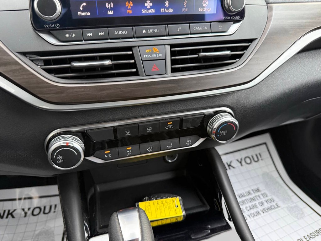 Nissan Altima Vehicle Full-screen Gallery Image 26