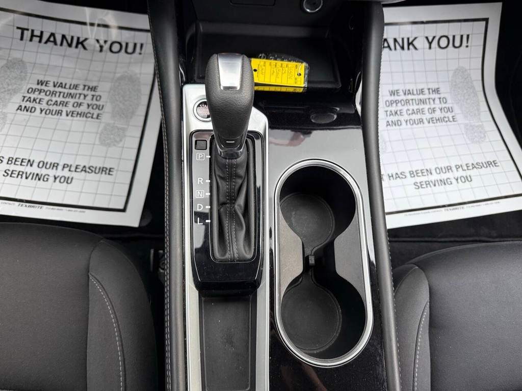 Nissan Altima Vehicle Full-screen Gallery Image 27