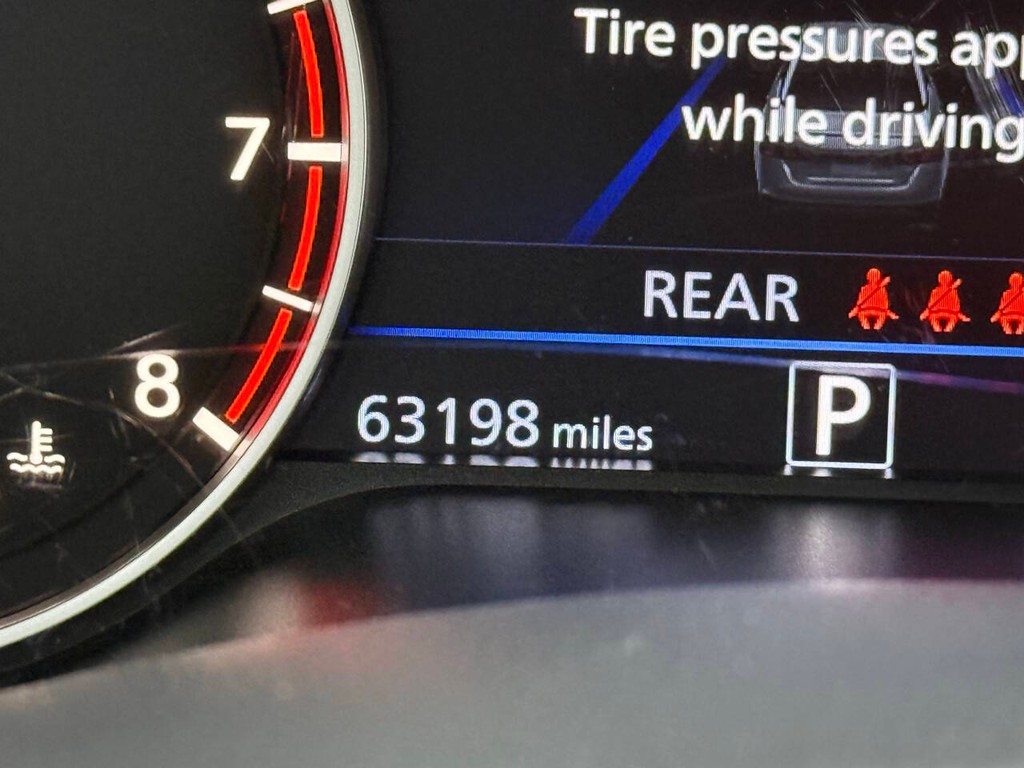 Nissan Altima Vehicle Full-screen Gallery Image 29