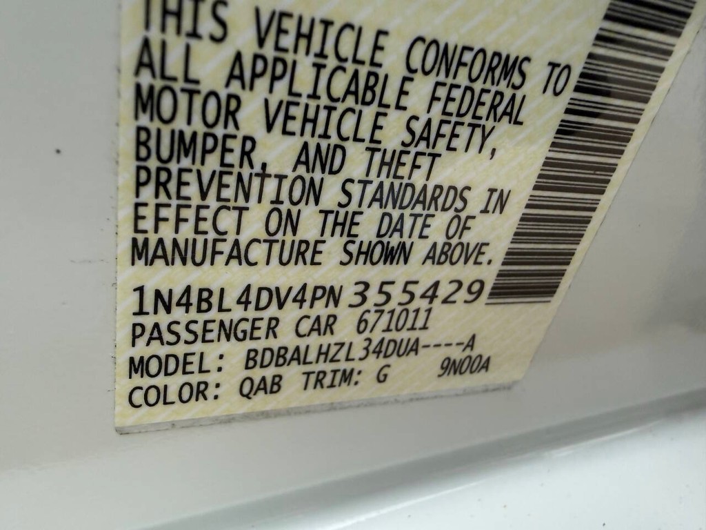 Nissan Altima Vehicle Full-screen Gallery Image 31