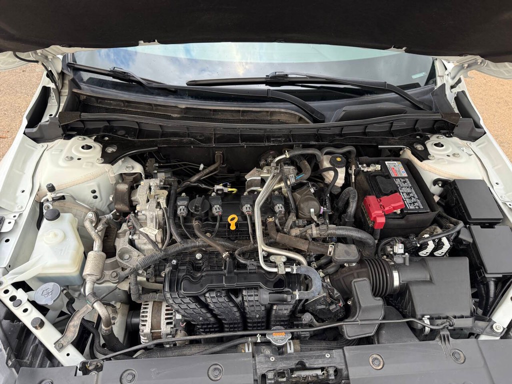 Nissan Altima Vehicle Full-screen Gallery Image 32