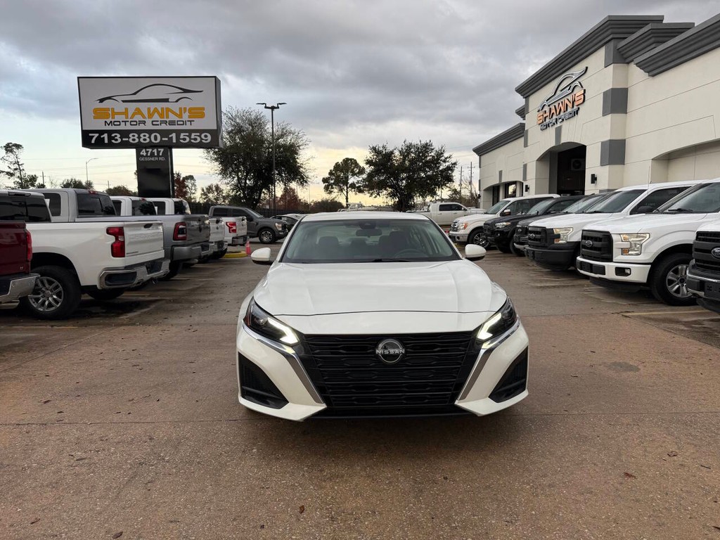 Nissan Altima Vehicle Full-screen Gallery Image 36