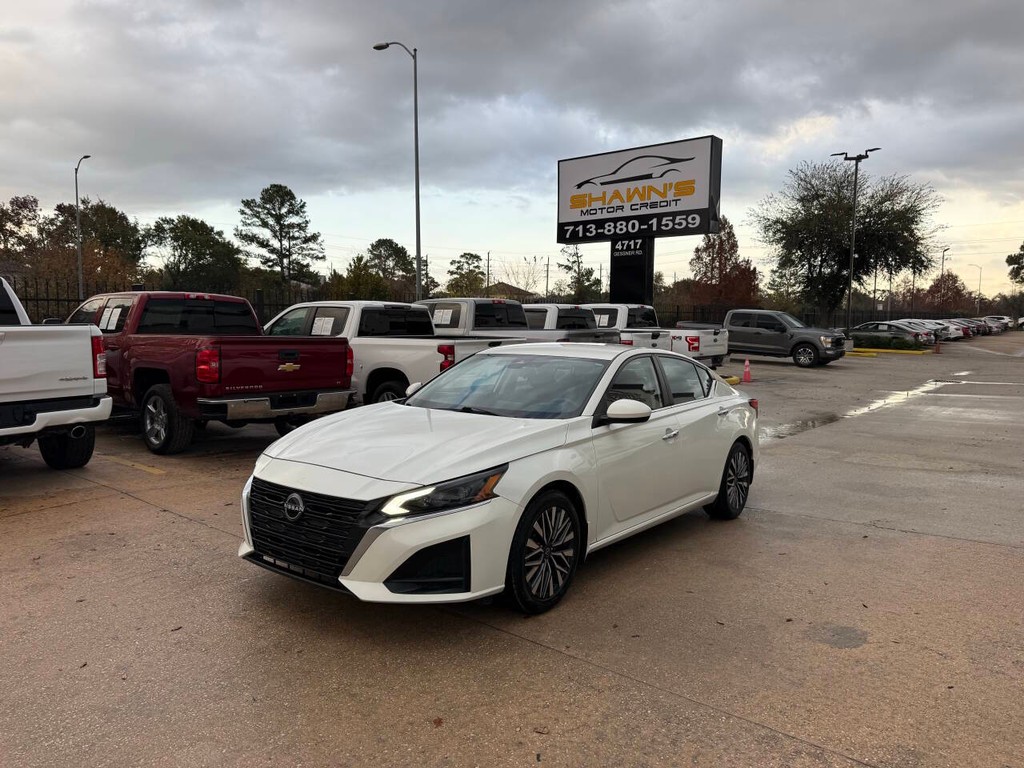 Nissan Altima Vehicle Full-screen Gallery Image 38