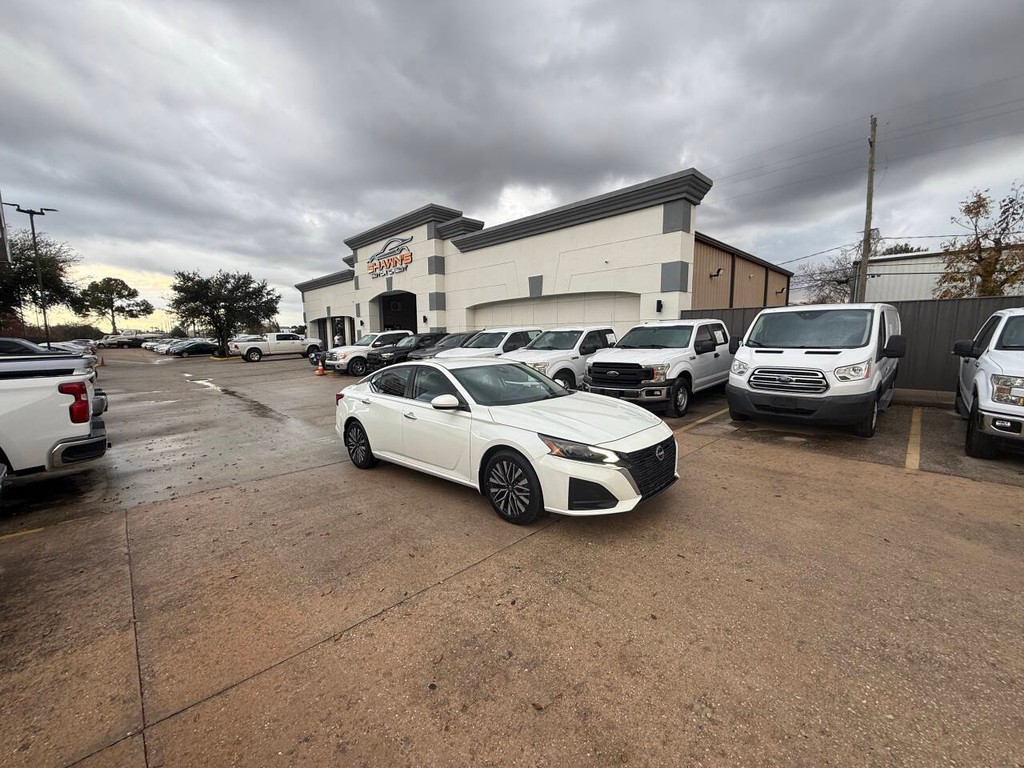 Nissan Altima Vehicle Full-screen Gallery Image 39