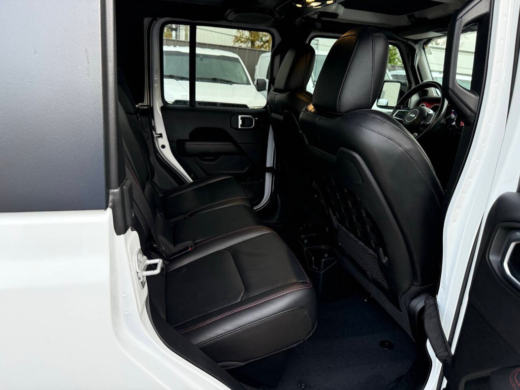 Jeep Gladiator Vehicle Full-screen Gallery Image 15