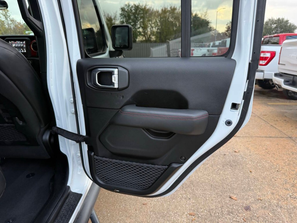 Jeep Gladiator Vehicle Full-screen Gallery Image 16