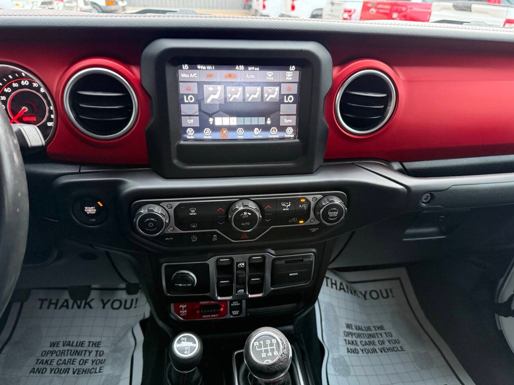 Jeep Gladiator Vehicle Full-screen Gallery Image 24