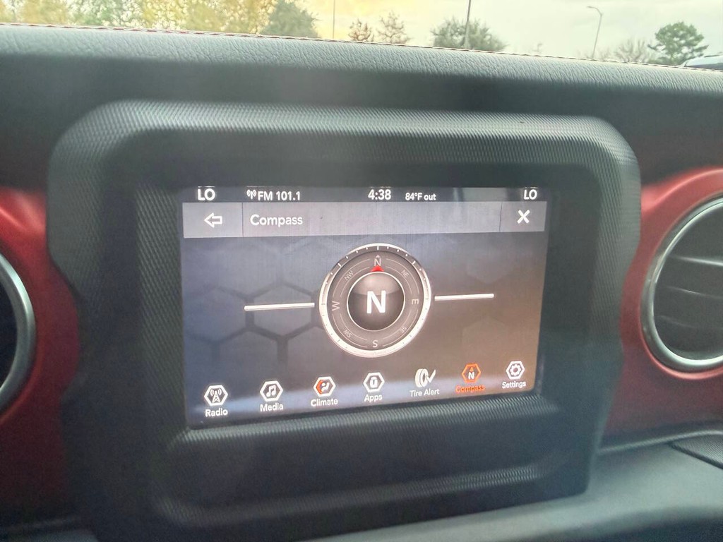 Jeep Gladiator Vehicle Full-screen Gallery Image 25