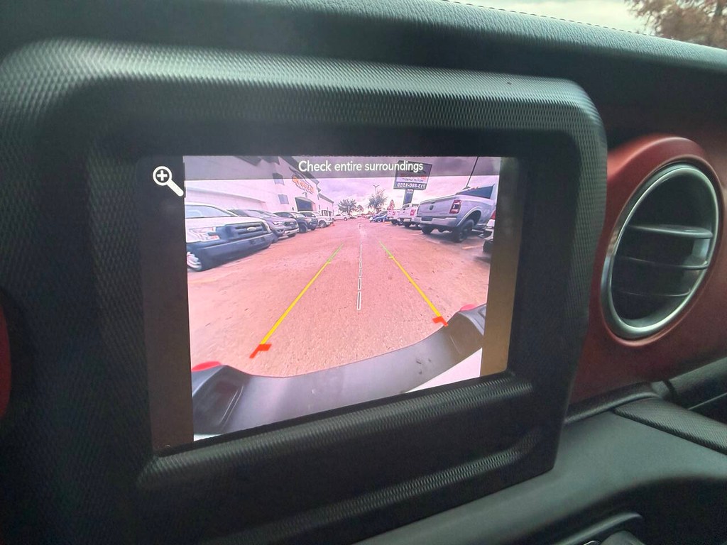 Jeep Gladiator Vehicle Full-screen Gallery Image 26