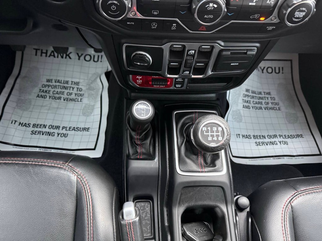 Jeep Gladiator Vehicle Full-screen Gallery Image 29