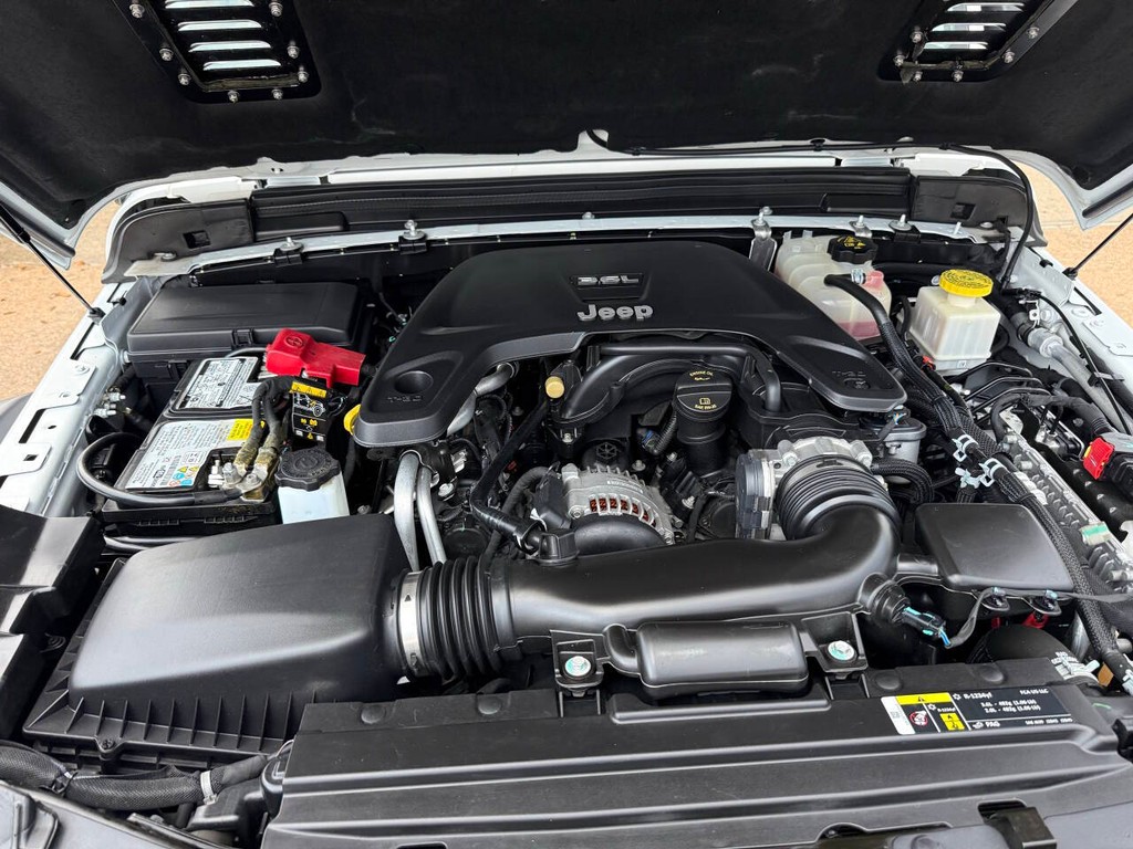 Jeep Gladiator Vehicle Full-screen Gallery Image 34