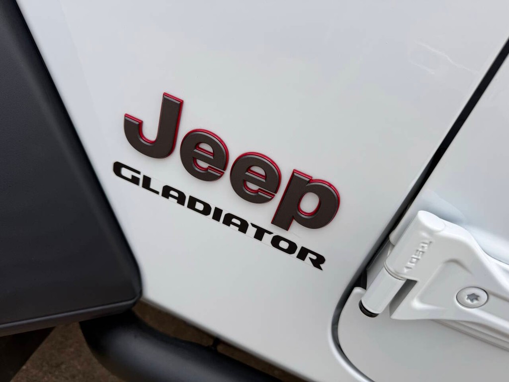 Jeep Gladiator Vehicle Full-screen Gallery Image 36