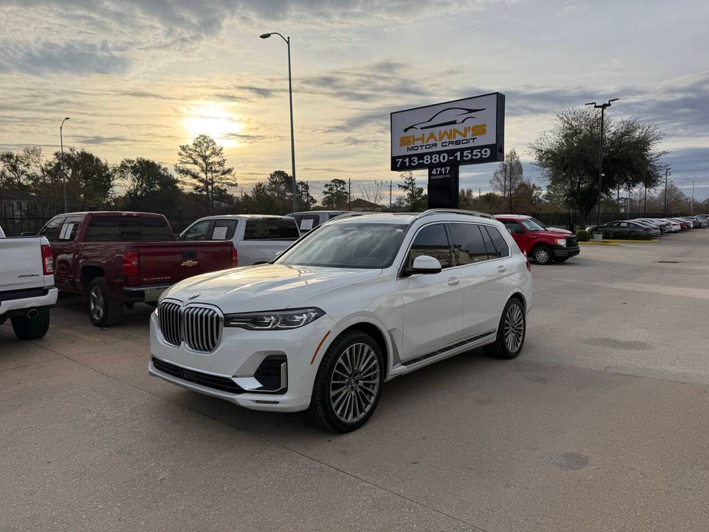 BMW X7 Vehicle Full-screen Gallery Image 03