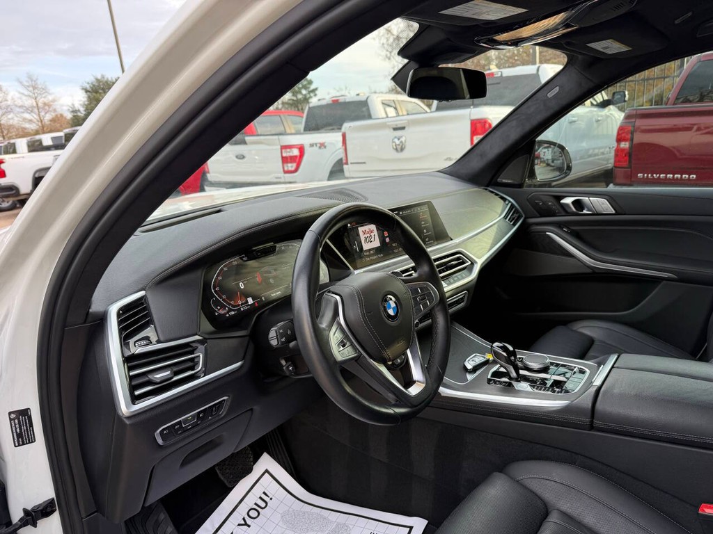 BMW X7 Vehicle Full-screen Gallery Image 06