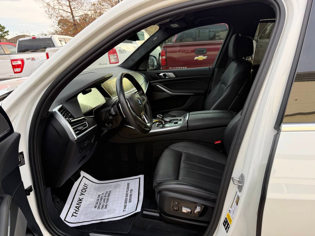 BMW X7 Vehicle Full-screen Gallery Image 07