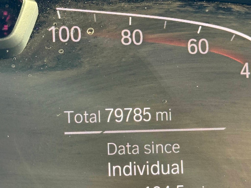 BMW X7 Vehicle Full-screen Gallery Image 25