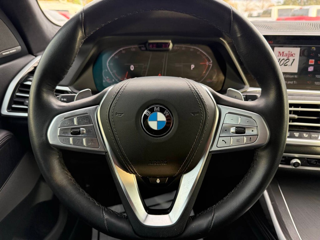 BMW X7 Vehicle Full-screen Gallery Image 26