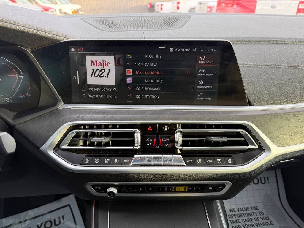 BMW X7 Vehicle Full-screen Gallery Image 27