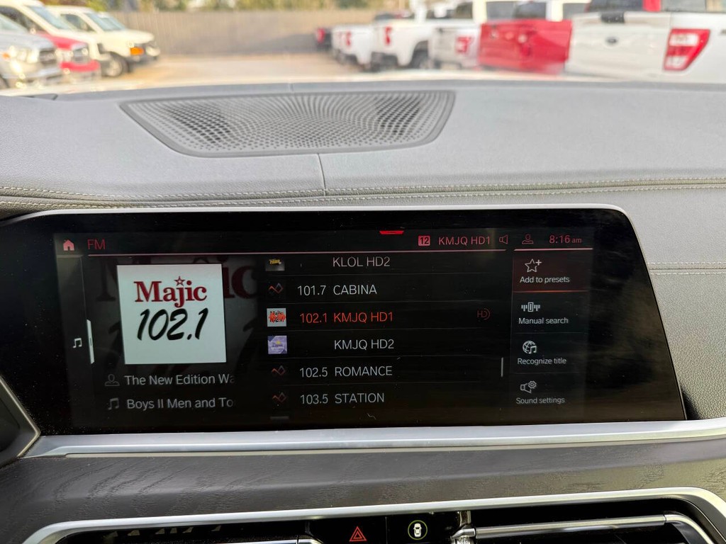 BMW X7 Vehicle Full-screen Gallery Image 28