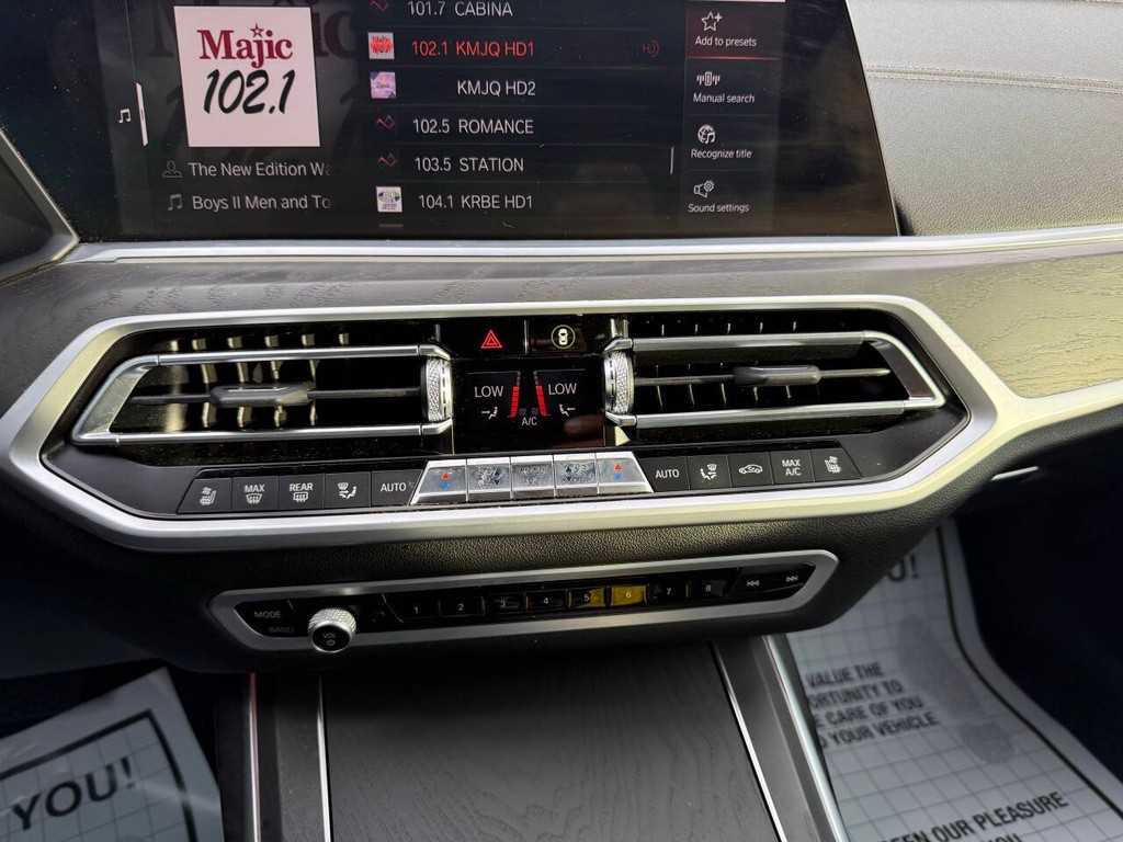 BMW X7 Vehicle Full-screen Gallery Image 29