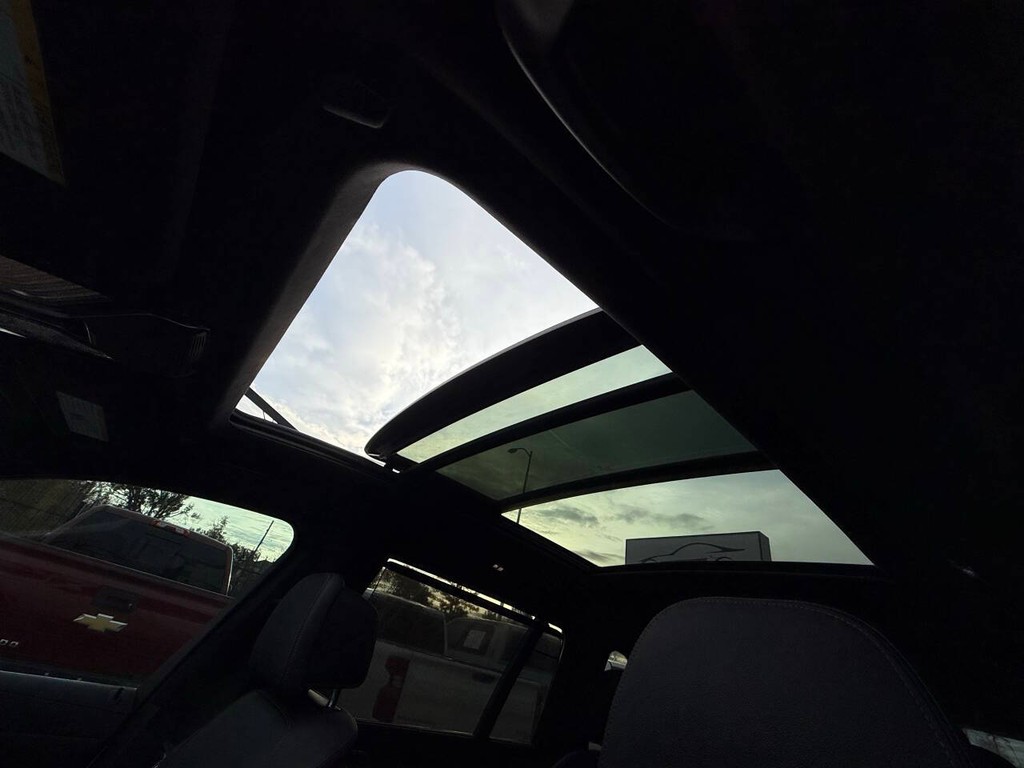 BMW X7 Vehicle Full-screen Gallery Image 35