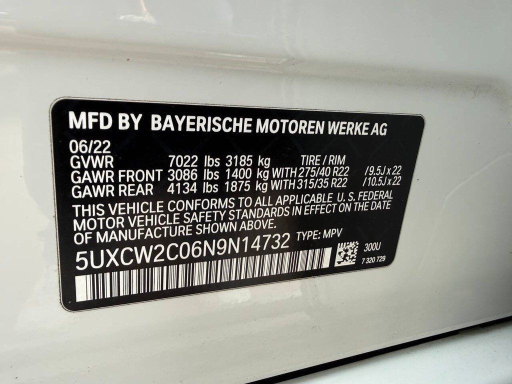 BMW X7 Vehicle Full-screen Gallery Image 38