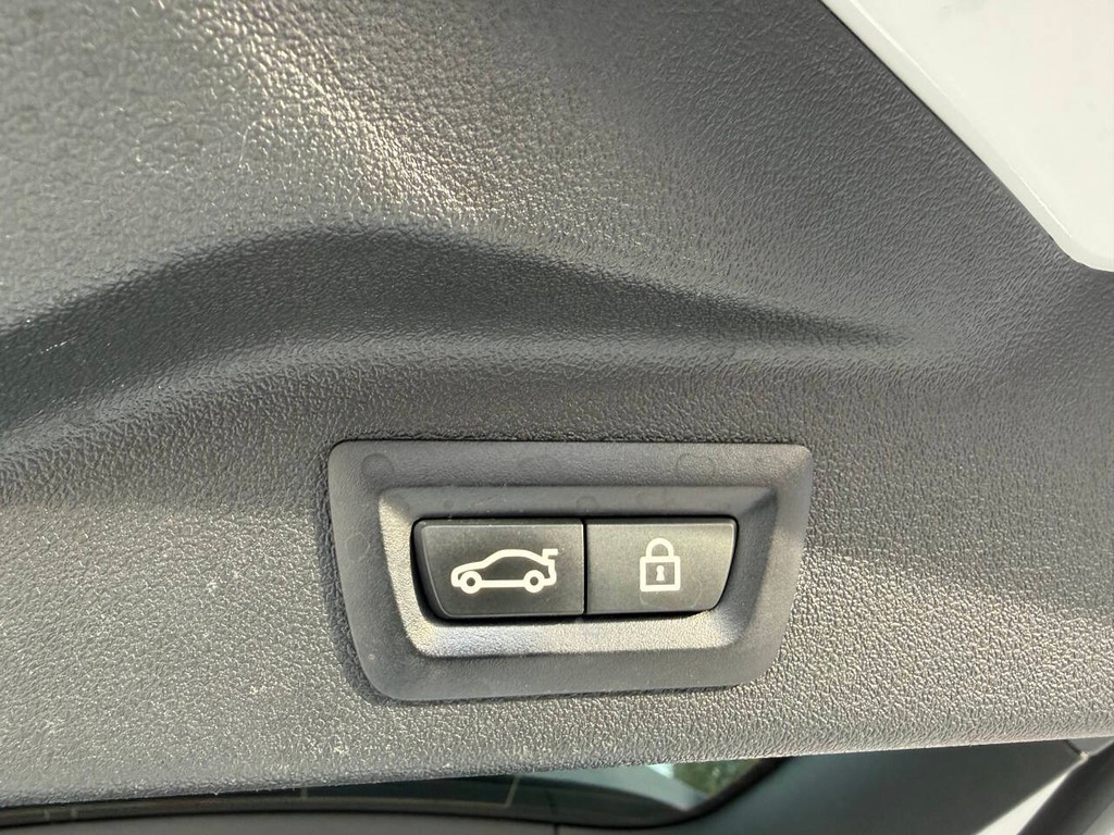 BMW X7 Vehicle Full-screen Gallery Image 44