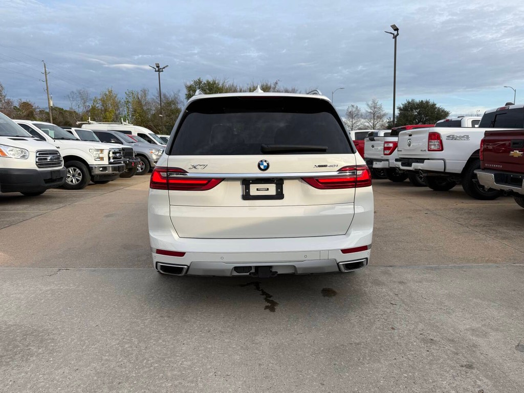 BMW X7 Vehicle Full-screen Gallery Image 45