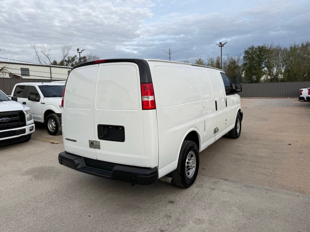 Chevrolet Express Cargo Van Vehicle Full-screen Gallery Image 05