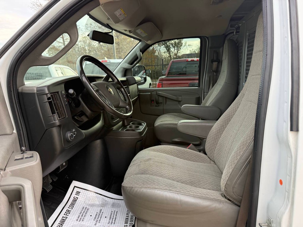 Chevrolet Express Cargo Van Vehicle Full-screen Gallery Image 07