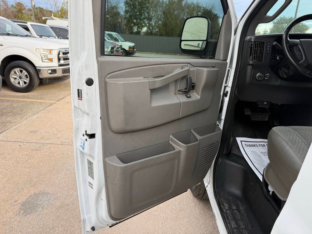 Chevrolet Express Cargo Van Vehicle Full-screen Gallery Image 08