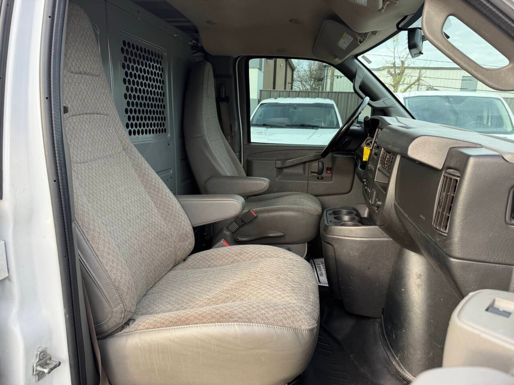 Chevrolet Express Cargo Van Vehicle Full-screen Gallery Image 10