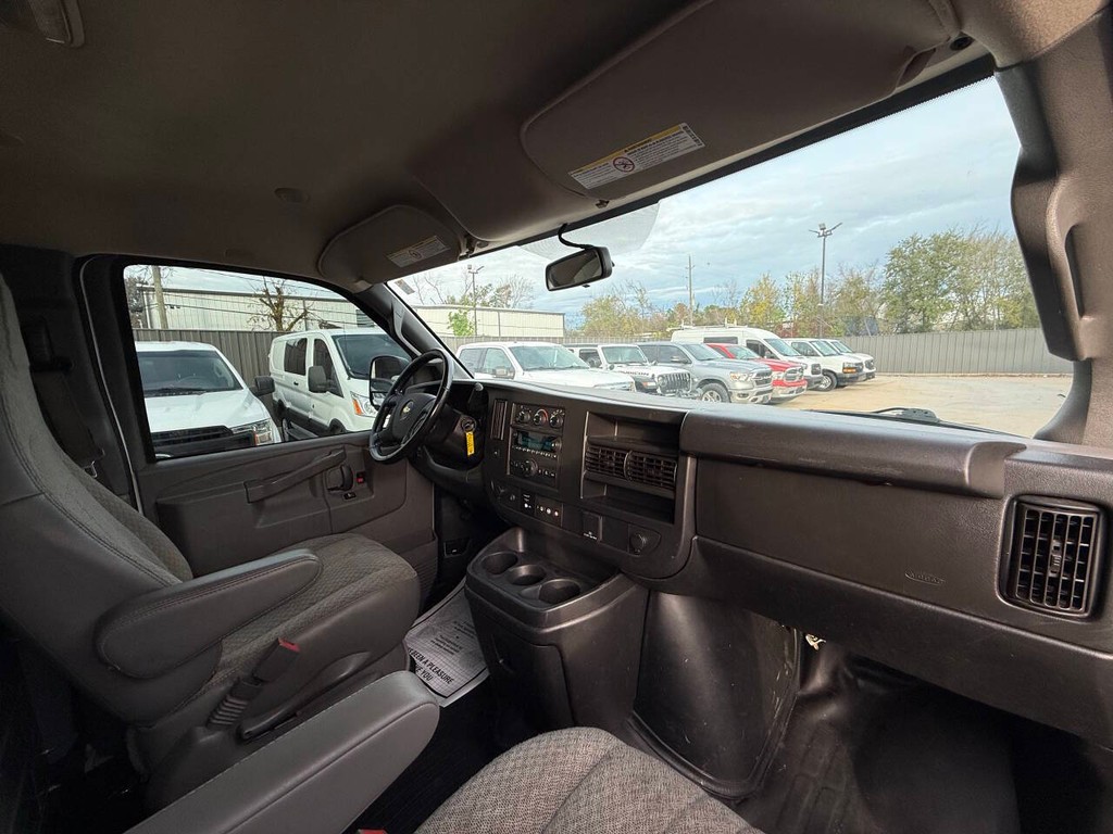 Chevrolet Express Cargo Van Vehicle Full-screen Gallery Image 12