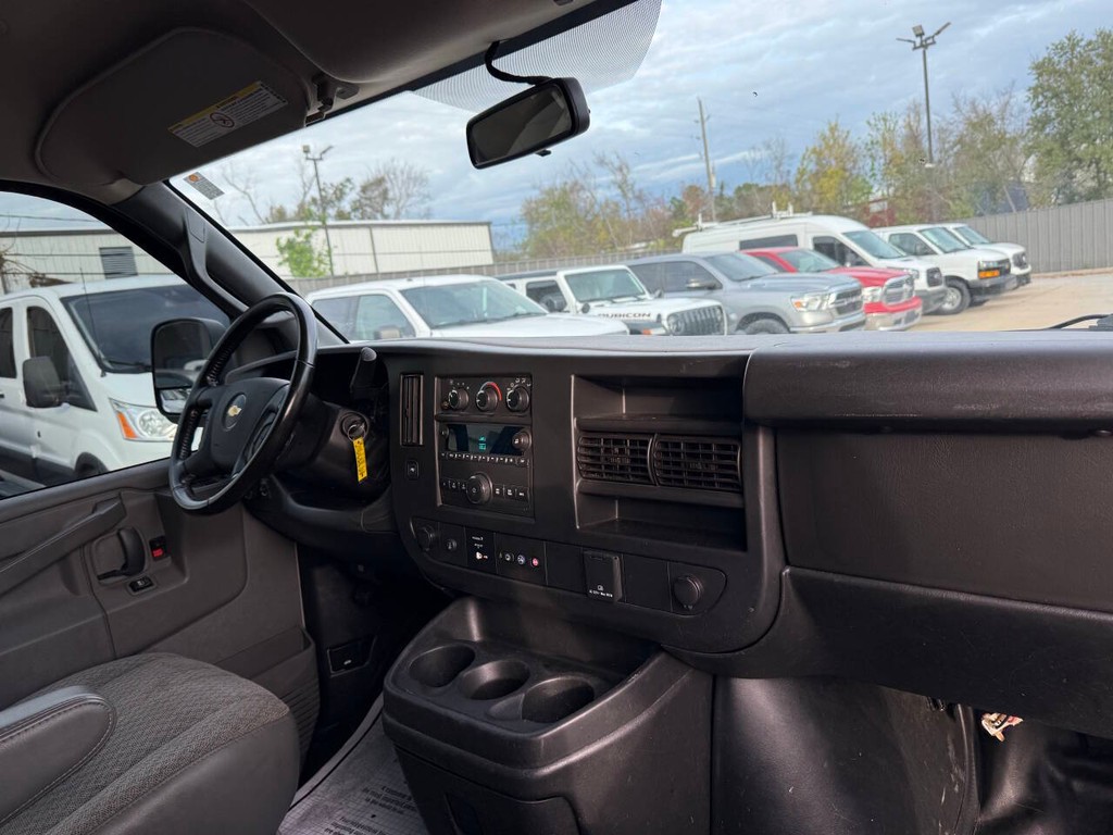 Chevrolet Express Cargo Van Vehicle Full-screen Gallery Image 13
