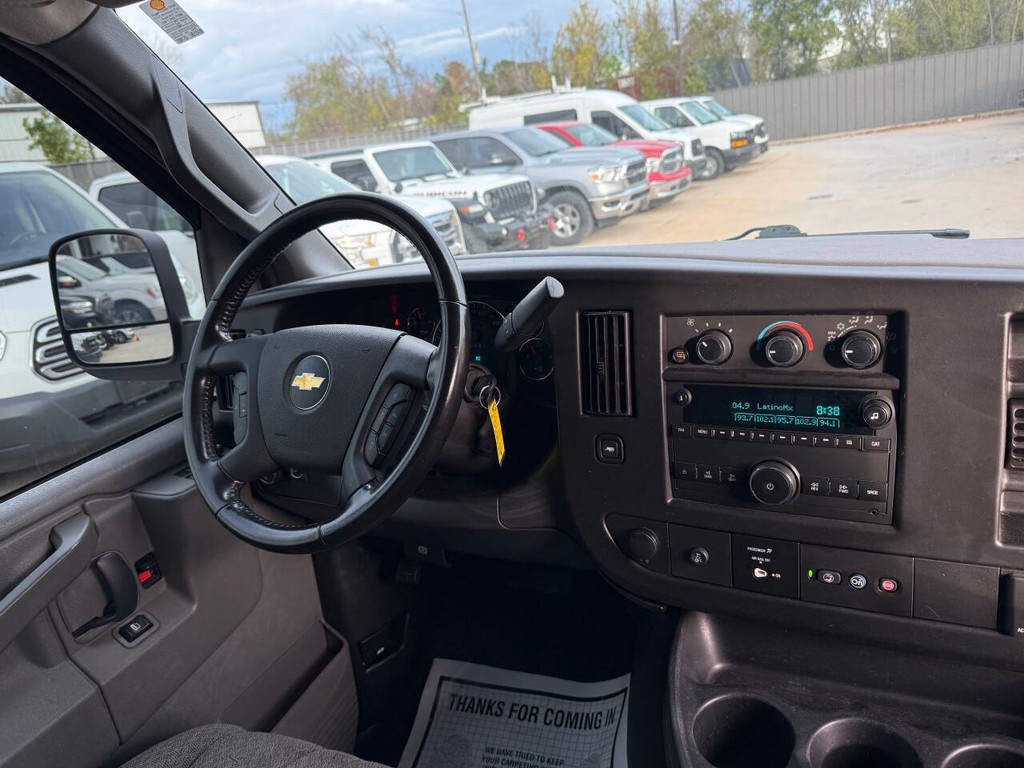 Chevrolet Express Cargo Van Vehicle Full-screen Gallery Image 14
