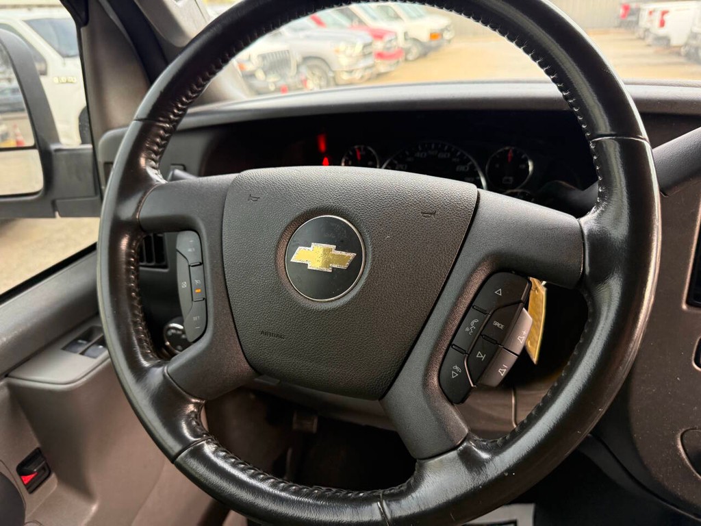 Chevrolet Express Cargo Van Vehicle Full-screen Gallery Image 16