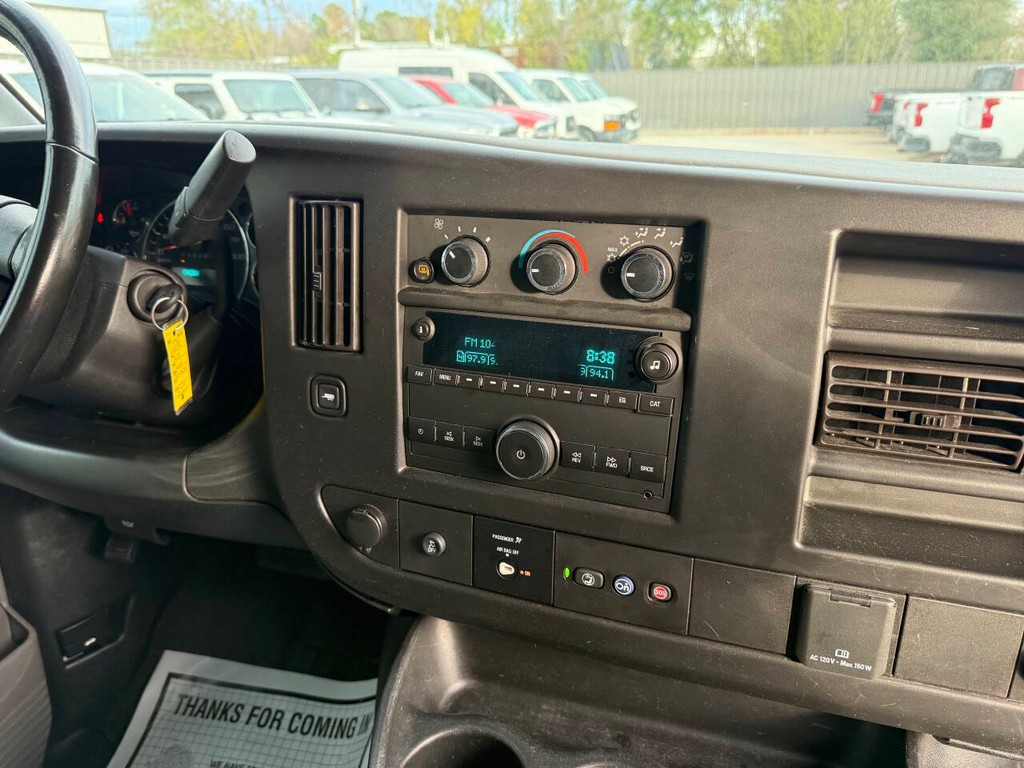 Chevrolet Express Cargo Van Vehicle Full-screen Gallery Image 17