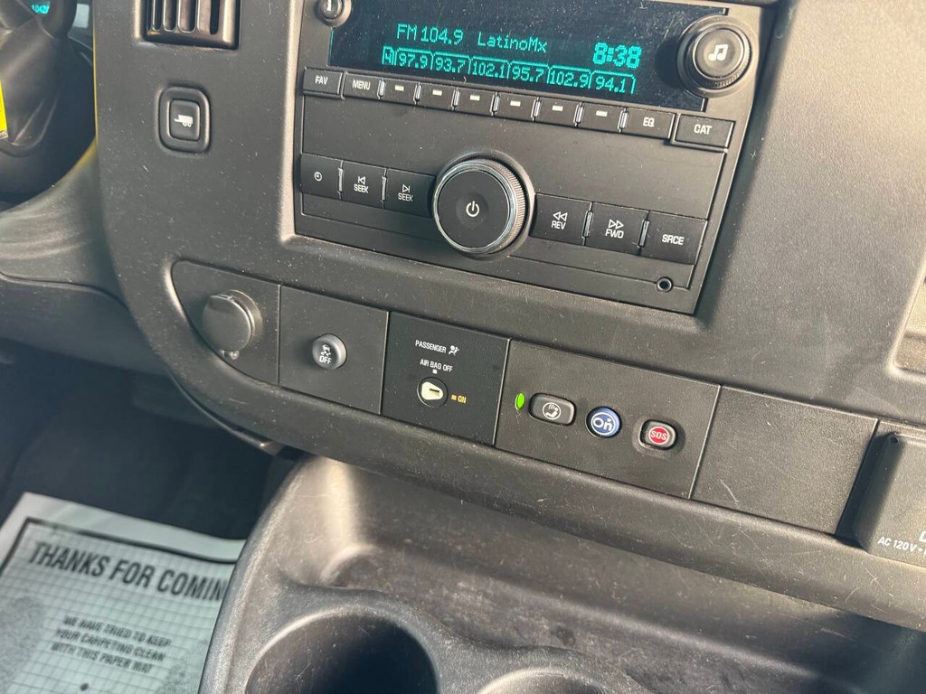 Chevrolet Express Cargo Van Vehicle Full-screen Gallery Image 20