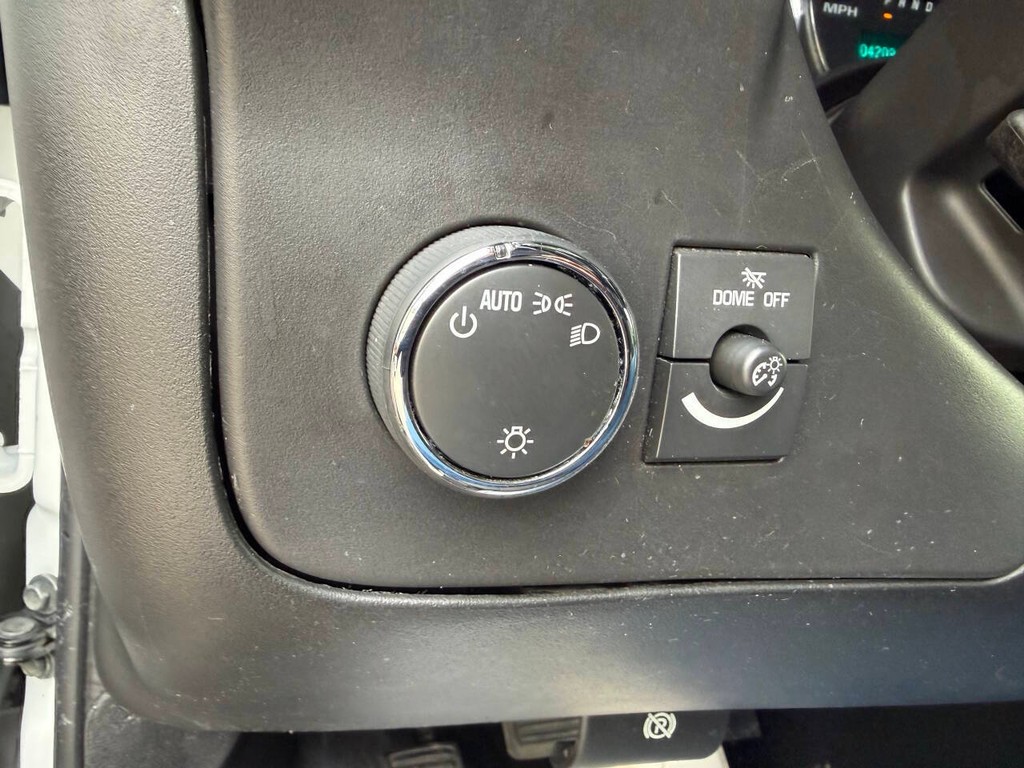 Chevrolet Express Cargo Van Vehicle Full-screen Gallery Image 23