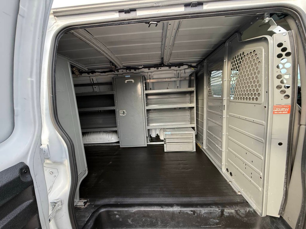 Chevrolet Express Cargo Van Vehicle Full-screen Gallery Image 25