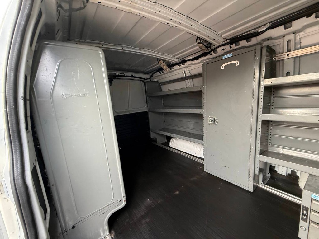 Chevrolet Express Cargo Van Vehicle Full-screen Gallery Image 26