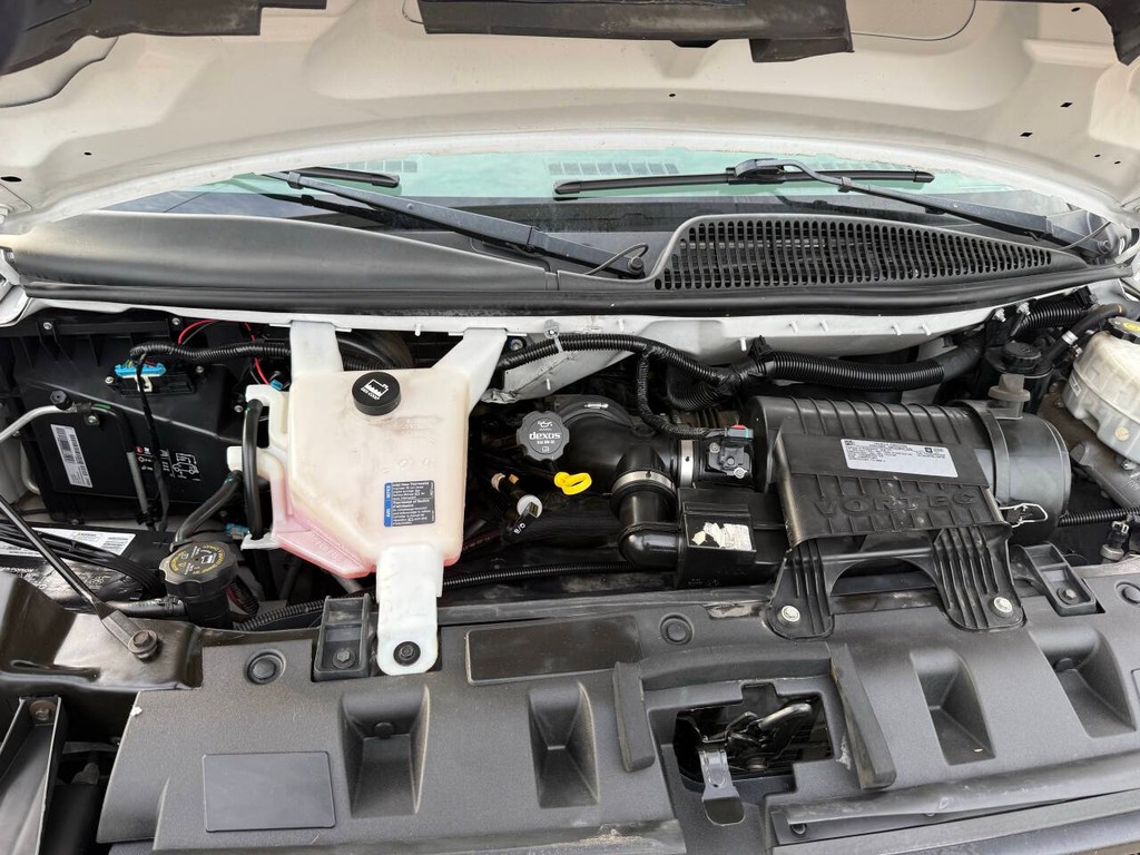 Chevrolet Express Cargo Van Vehicle Full-screen Gallery Image 30