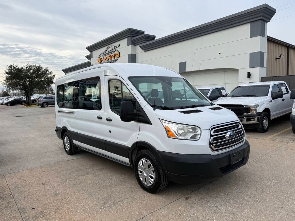 Ford Transit Wagon Vehicle Full-screen Gallery Image 02