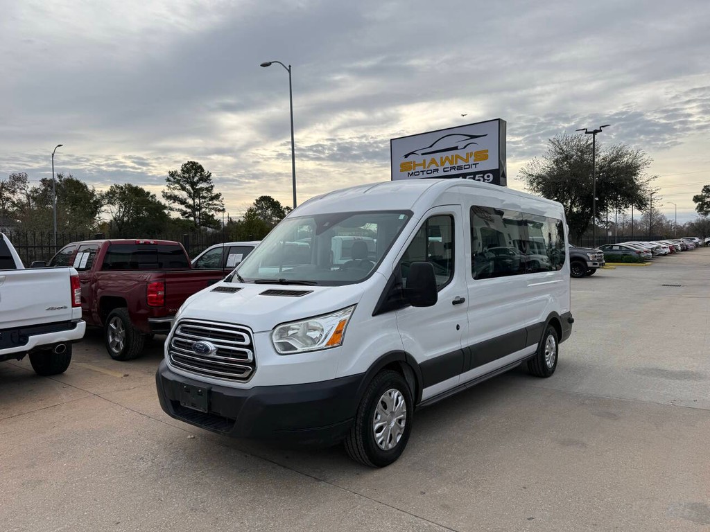 Ford Transit Wagon Vehicle Full-screen Gallery Image 03