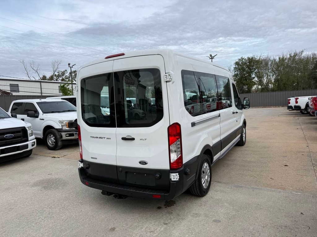 Ford Transit Wagon Vehicle Full-screen Gallery Image 05