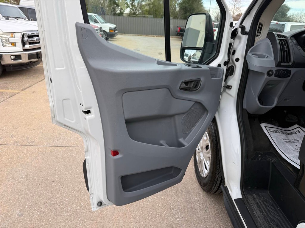 Ford Transit Wagon Vehicle Full-screen Gallery Image 08