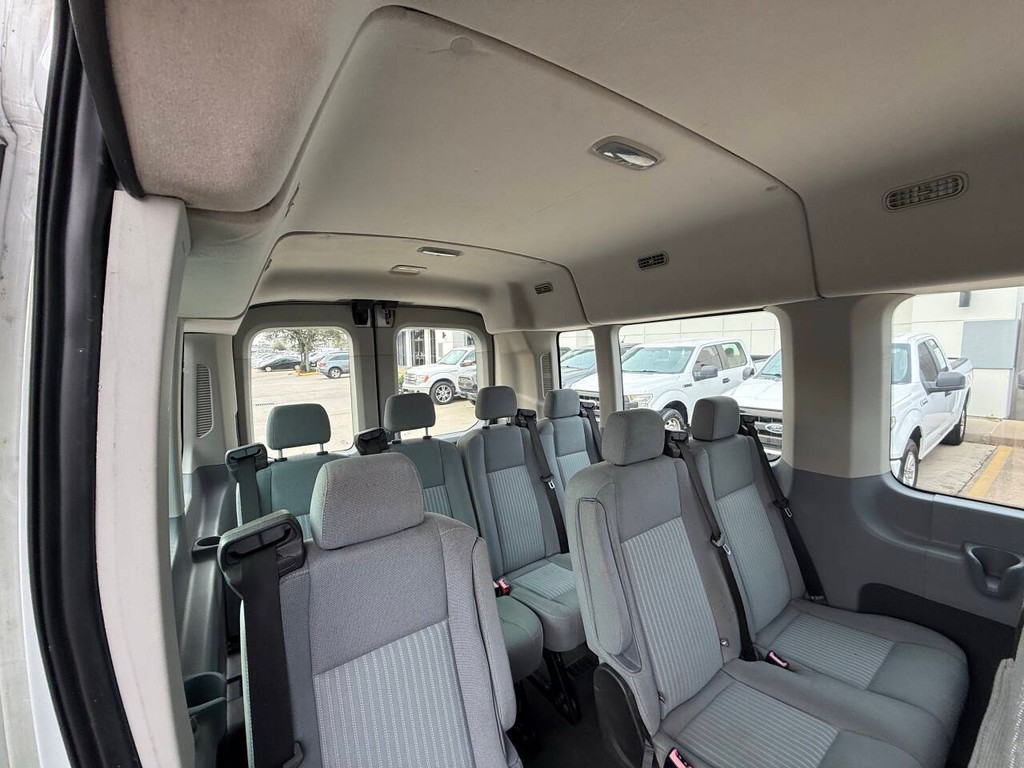Ford Transit Wagon Vehicle Full-screen Gallery Image 12