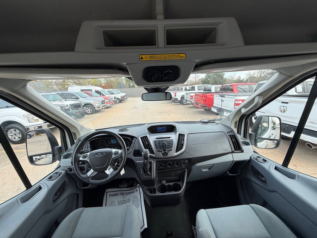 Ford Transit Wagon Vehicle Full-screen Gallery Image 14