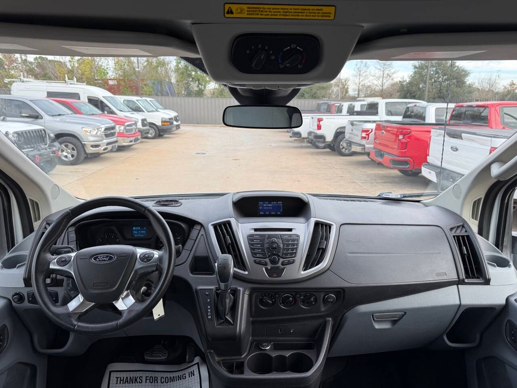 Ford Transit Wagon Vehicle Full-screen Gallery Image 15