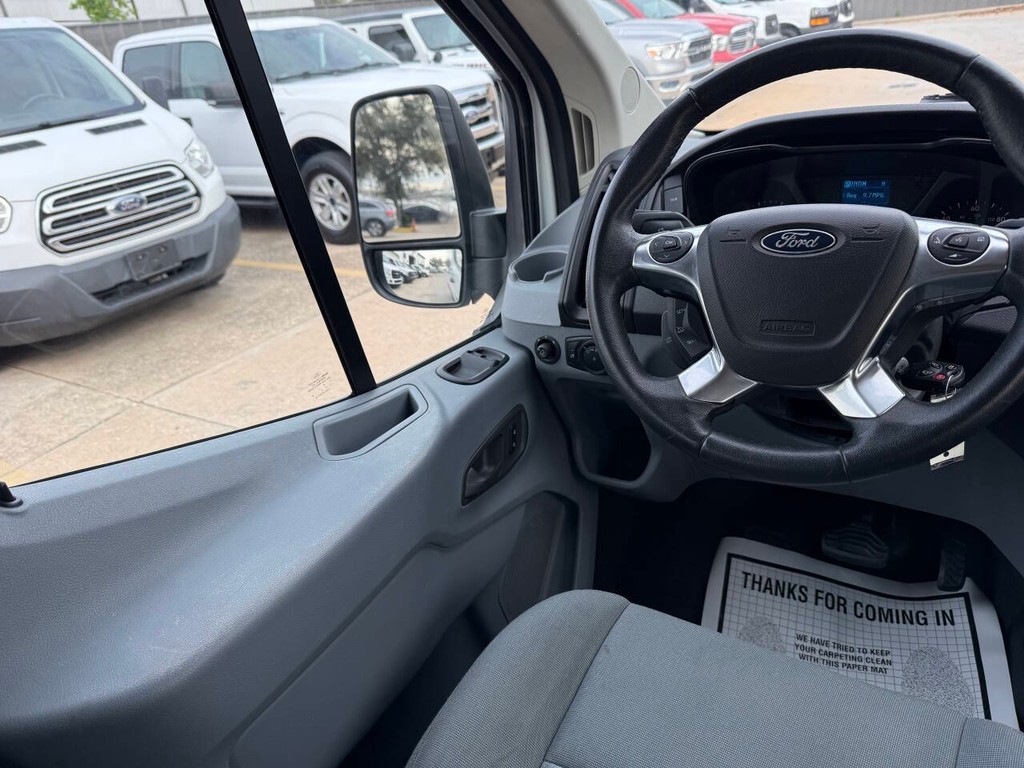 Ford Transit Wagon Vehicle Full-screen Gallery Image 16